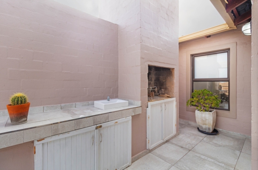 To Let 3 Bedroom Property for Rent in Bloubergstrand Western Cape